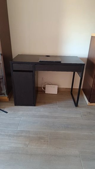 Escritorio IKEA MICKE Negro-Marrón