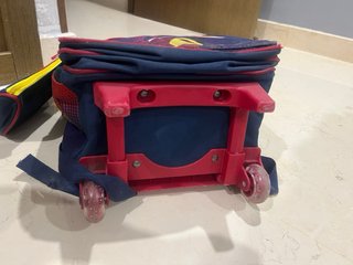 Mochila escolar con diseño de fútbol