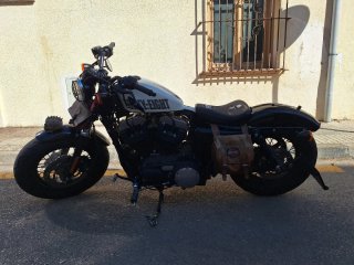 Harley-Davidson Moto Cruiser Negra   bien cuidada