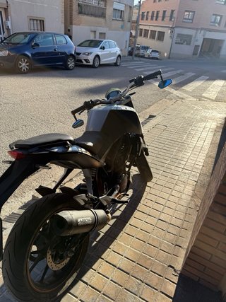 KTM Duke Negra y Blanca escape arrow homologado