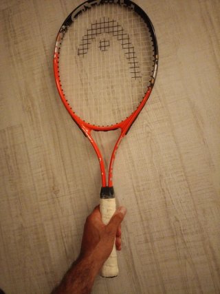 Raqueta de tenis Wilson con funda
