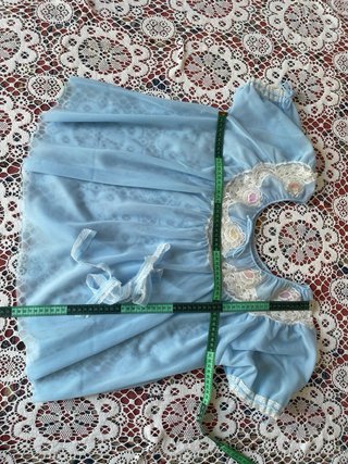 Completo camera azzurro e bianco con pizzo