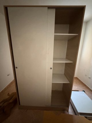 Armario de habitación madera y plástico