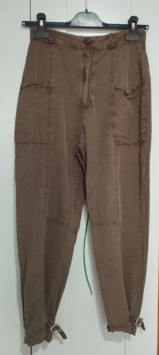 Pantalón cargo marrón
