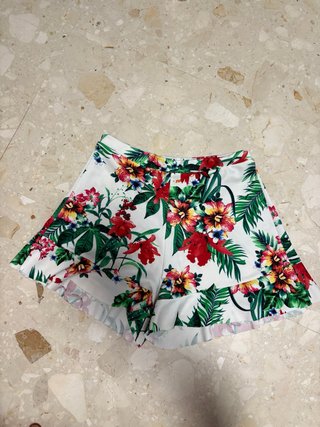 Pantalón corto estampado floral