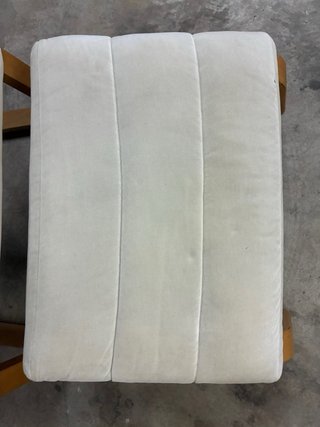 Butaca POANG Ikea con reposapiés