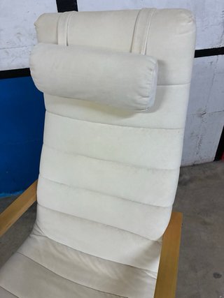 Butaca POANG Ikea con reposapiés