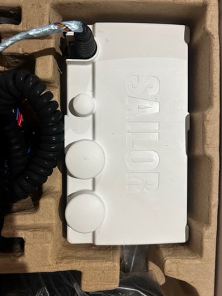 Radio VHF Marina SAILOR Negra