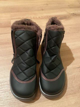 Botas negras acolchadas con borreguito