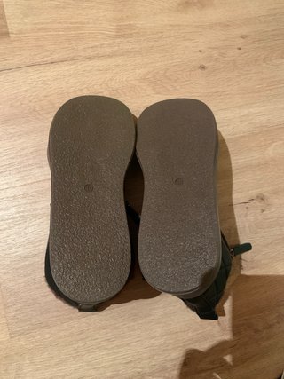Botas negras acolchadas con borreguito