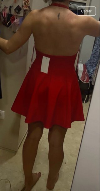 Vestido rojo corto con cuello halter