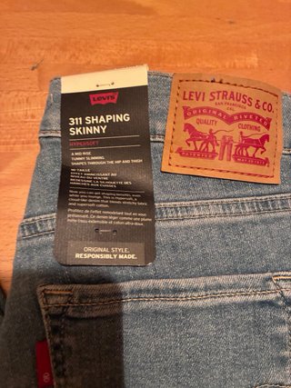 Levi's 311 Shaping Skinny T28