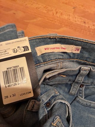 Levi's 311 Shaping Skinny T28