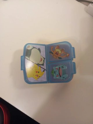 Táper Pokémon con compartimentos
