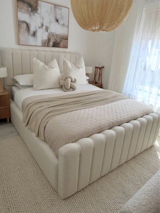 Cama tapizada diseño nuevo con cabecero