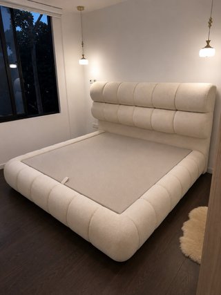 Cama tapizada diseño nuevo con cabecero