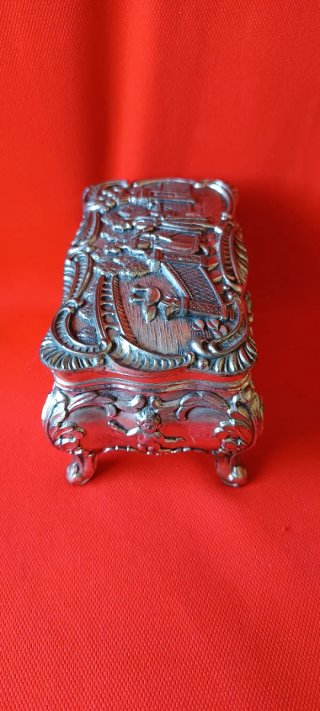 Antiguo joyero metal plateado querubines