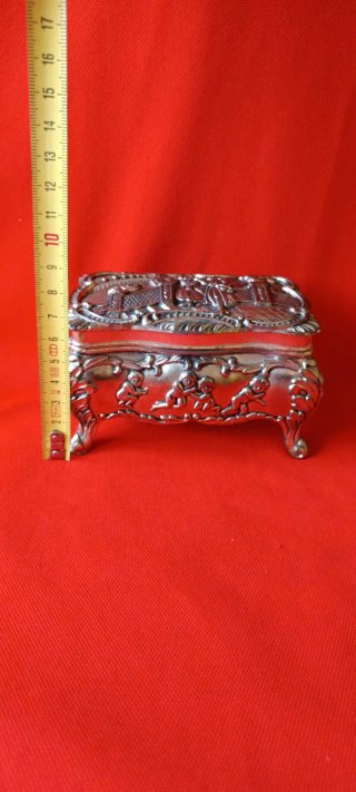 Antiguo joyero metal plateado querubines