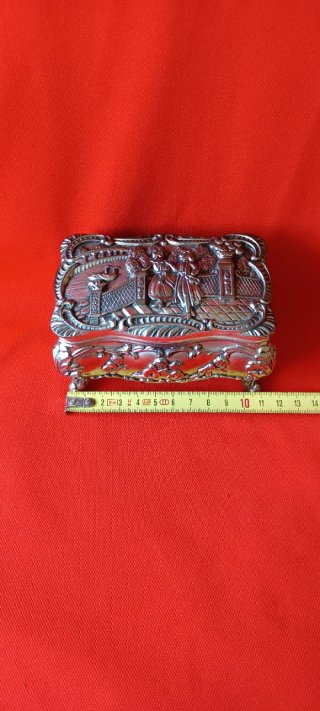 Antiguo joyero metal plateado querubines