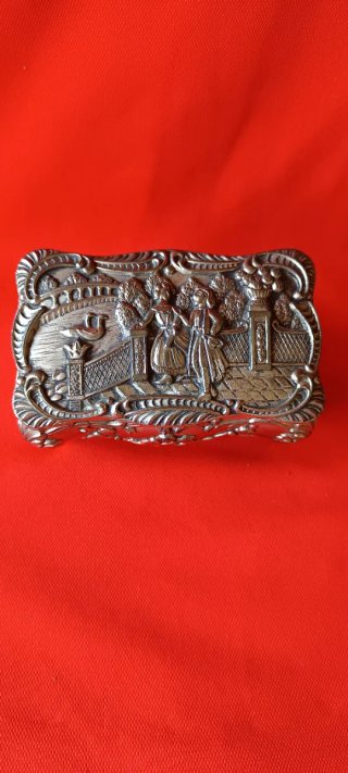 Antiguo joyero metal plateado querubines