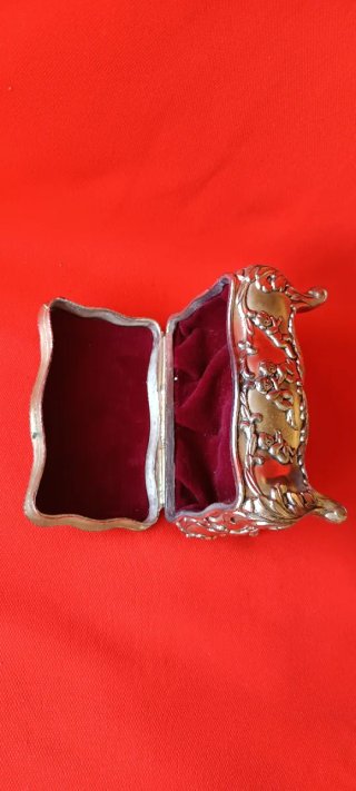 Antiguo joyero metal plateado querubines