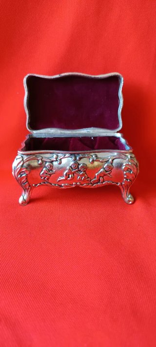 Antiguo joyero metal plateado querubines