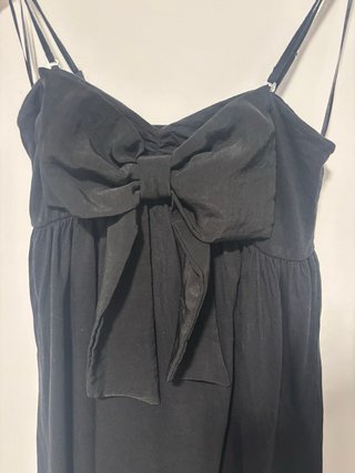 Vestido negro corto con lazo