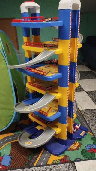 Parking infantil de juguete