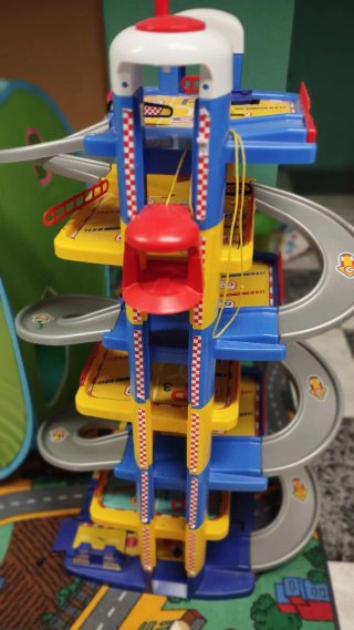 Parking infantil de juguete