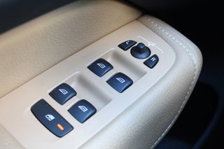 Volvo XC60 2.0 T8 AWD BUSINESS PLUS AUTO (2019)