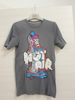 T-shirt grigia con stampa sneaker Hot Air