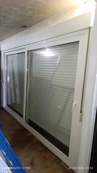 balconera aluminio con persiana cristal doble