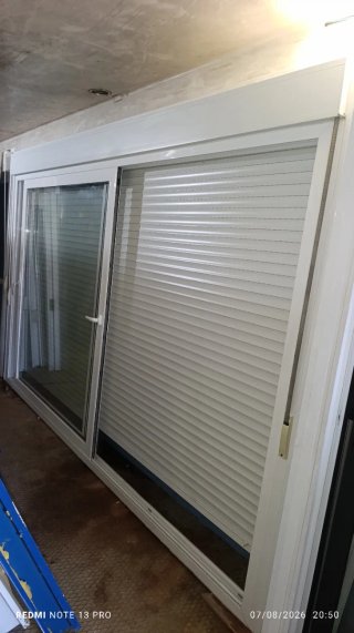 balconera aluminio con persiana cristal doble