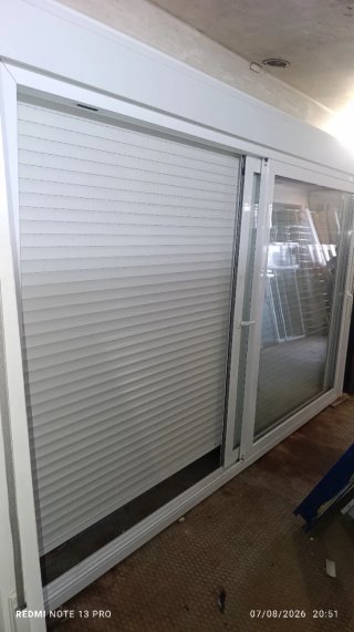 balconera aluminio con persiana cristal doble