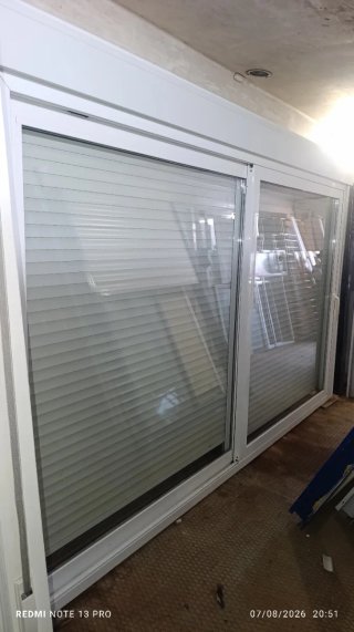 balconera aluminio con persiana cristal doble