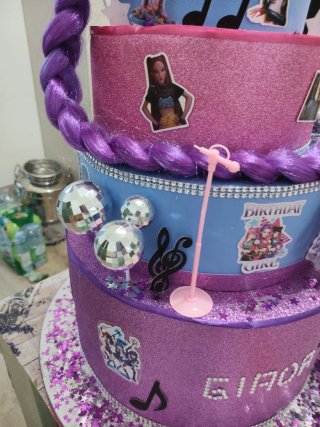 Torta personalizzata a tema Huntrix