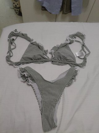 Bikini de mujer verde con volantes