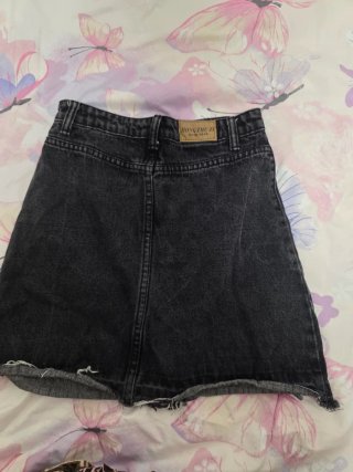 Falda vaquera gris con botones