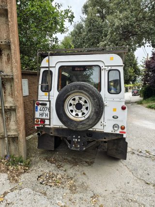 Land Rover Defender 2011