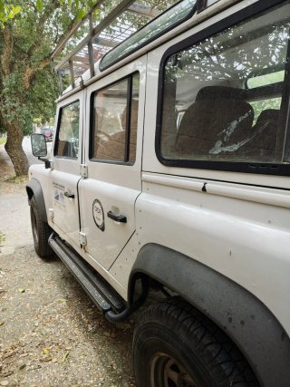 Land Rover Defender 2011