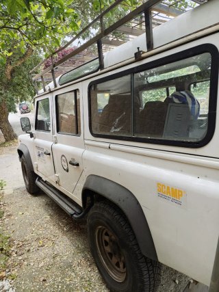 Land Rover Defender 2011