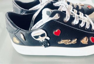 Scarpe Karl Lagerfeld nere con decorazioni