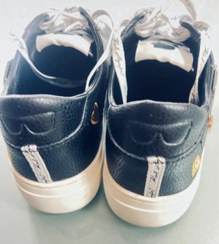 Scarpe Karl Lagerfeld nere con decorazioni