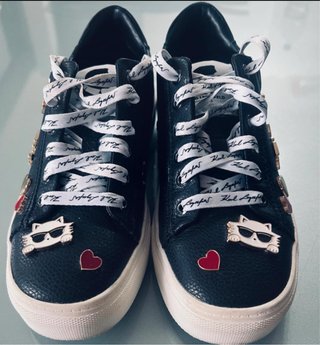 Scarpe Karl Lagerfeld nere con decorazioni