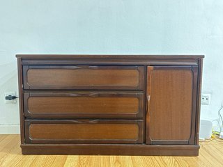 Mueble antiguo de madera