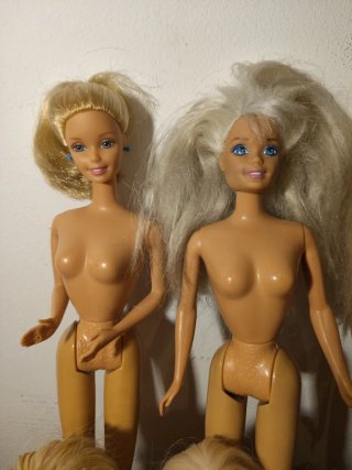 Barbies,años 90. En condiciones aceptables.