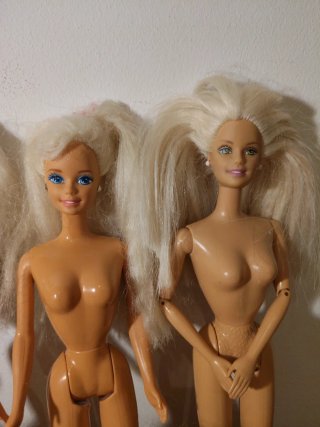 Barbies,años 90. En condiciones aceptables.
