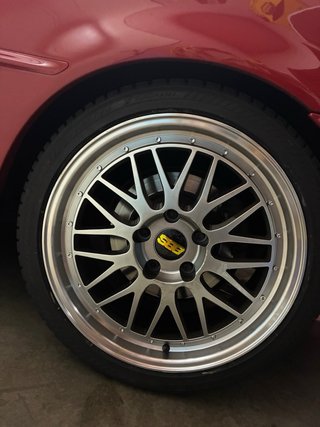 Llantas BBS con neumáticos.