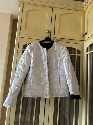 Chaqueta azul y blanca
