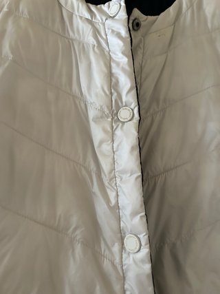Chaqueta azul y blanca